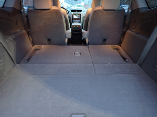 Used 2017 Chevrolet Traverse LT image 4