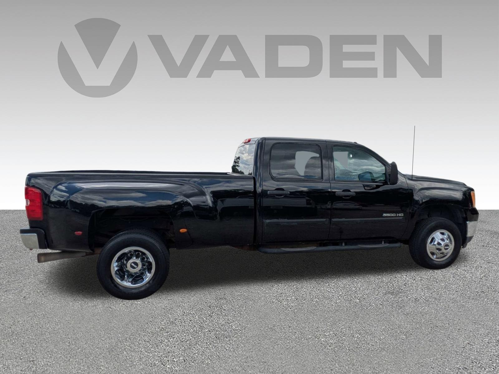 Used 2011 GMC Sierra 3500 SLE w/ SLE Preferred Package RWD image 18