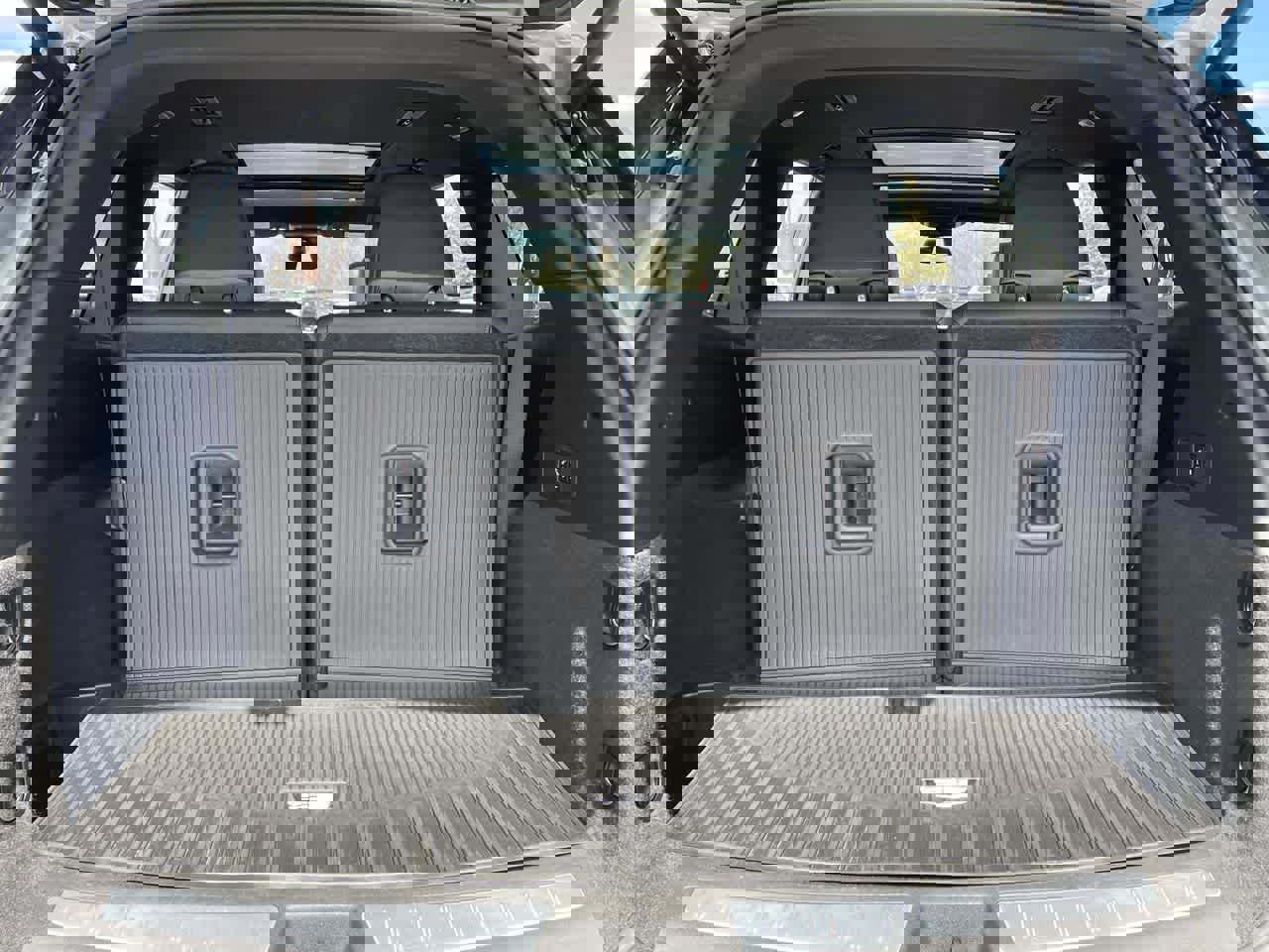 Certified 2024 Cadillac XT6 Luxury w/ LPO, Floor Liner Package image 17