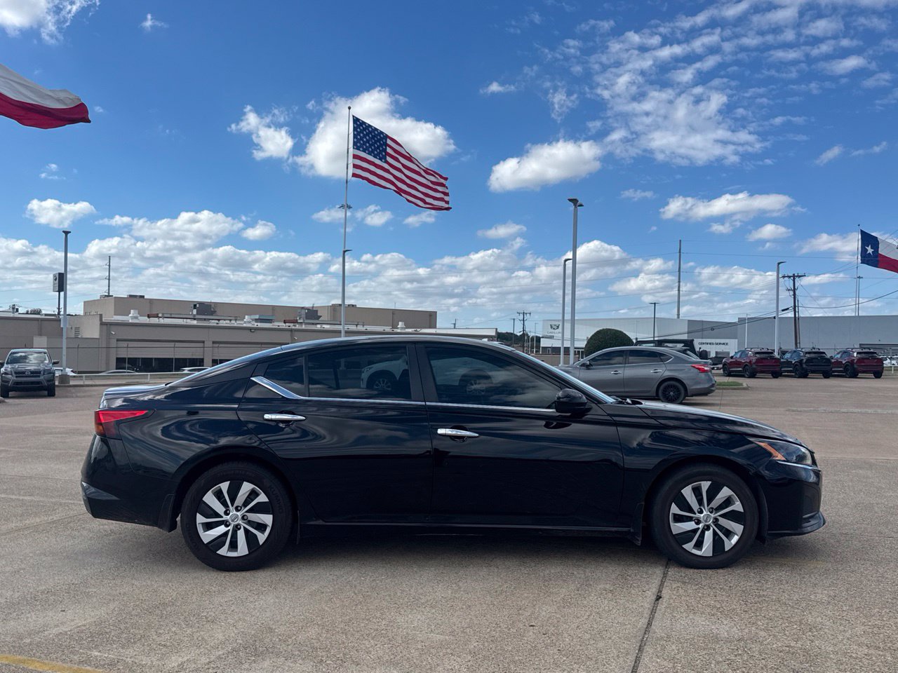 Used 2023 Nissan Altima 2.5 S FWD image 32