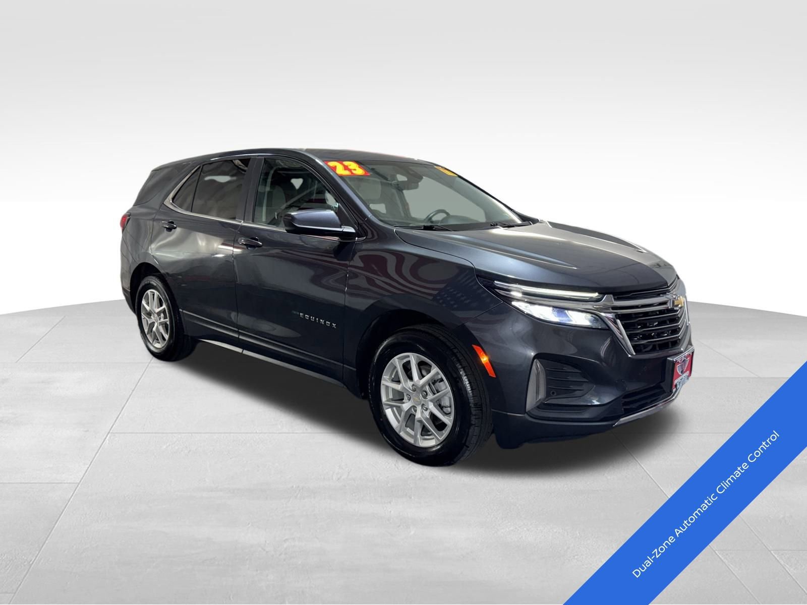 Used 2023 Chevrolet Equinox LT w/ Driver Convenience Package image 3