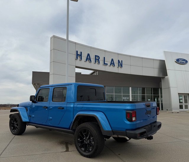 Used 2025 Jeep Gladiator Sport image 3