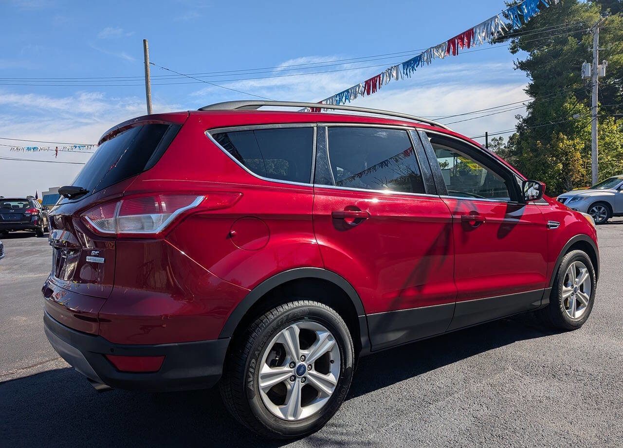 Used 2016 Ford Escape SE w/ Equipment Group 201A image 3