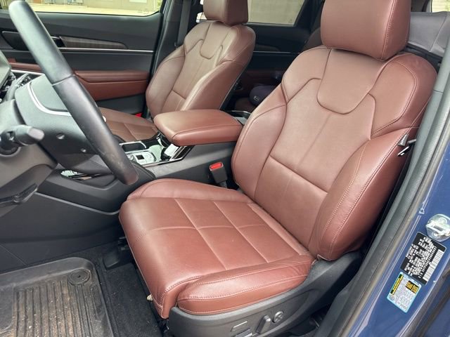 Used 2025 Kia Telluride SX w/ SX Captain's Chair Package AWD/4WD image 8