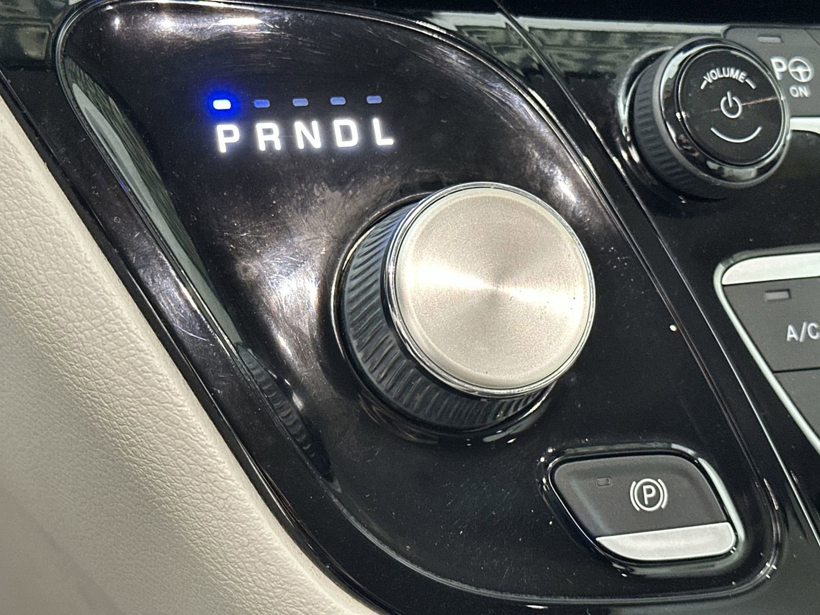 Used 2020 Chrysler Pacifica Touring-L w/ Tire & Wheel Group image 20