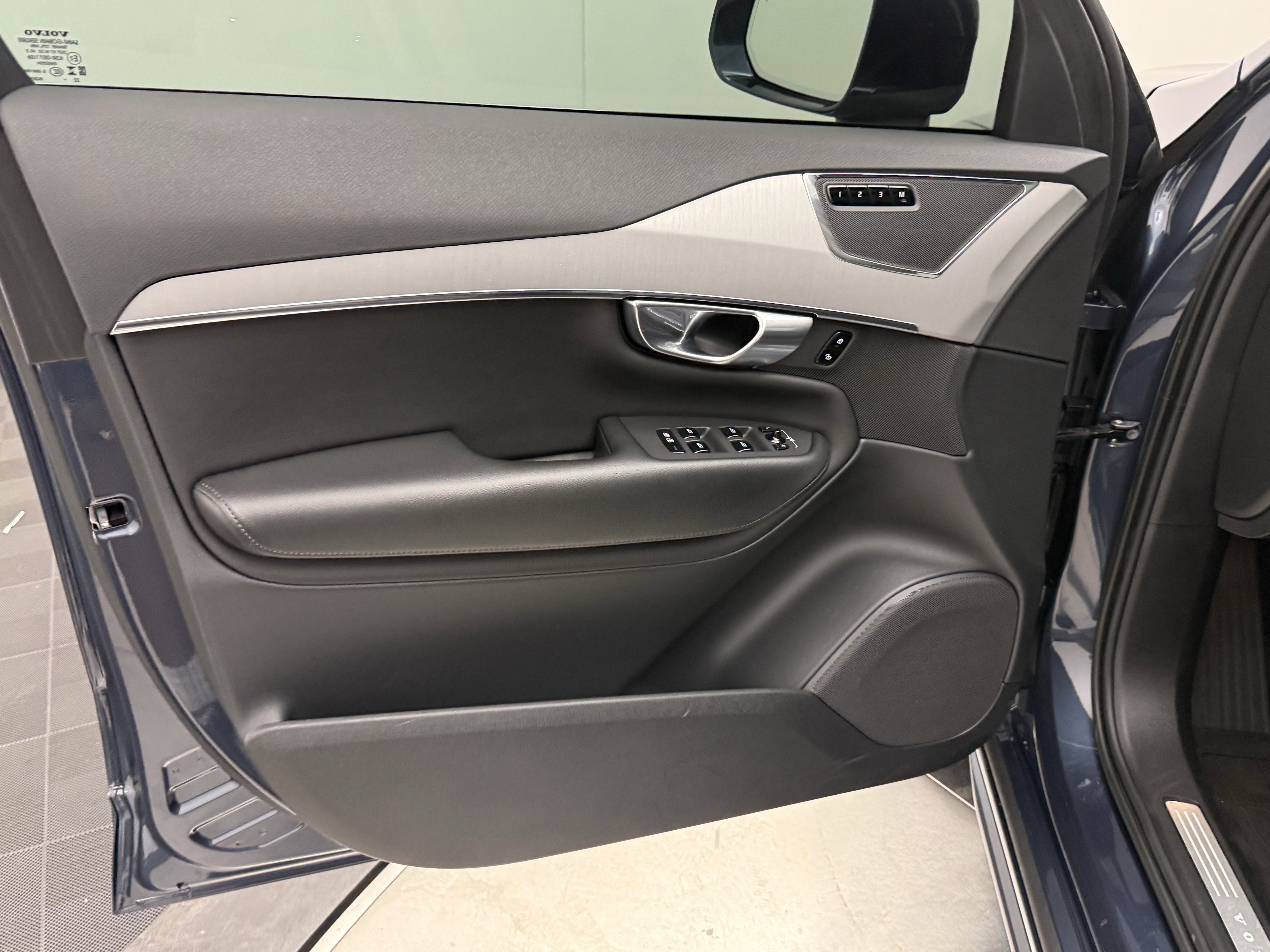 Certified 2023 Volvo XC90 B5 Core w/ Protection Package Premier AWD/4WD image 10