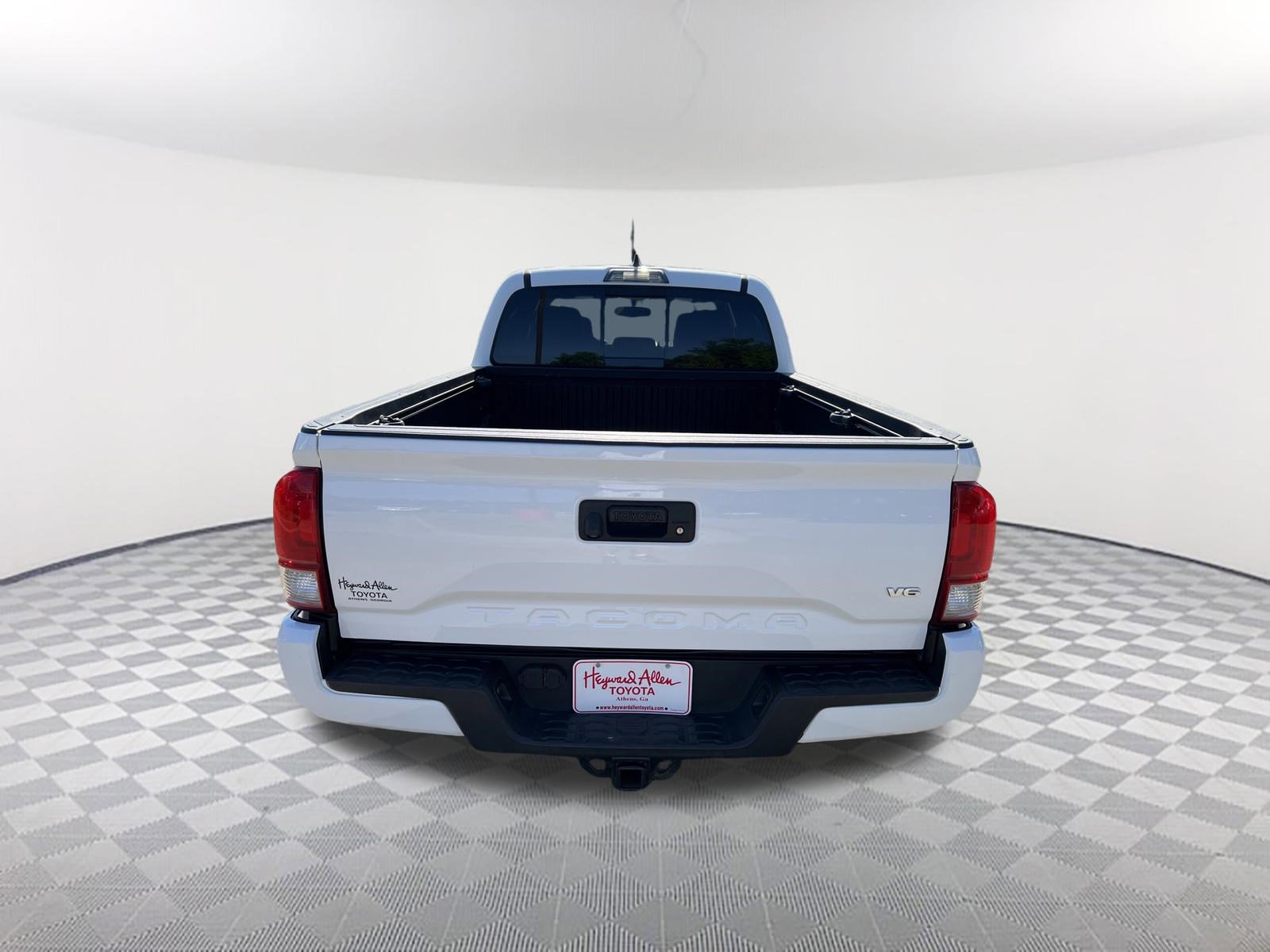 Used 2017 Toyota Tacoma TRD Sport w/ Tow Package image 16