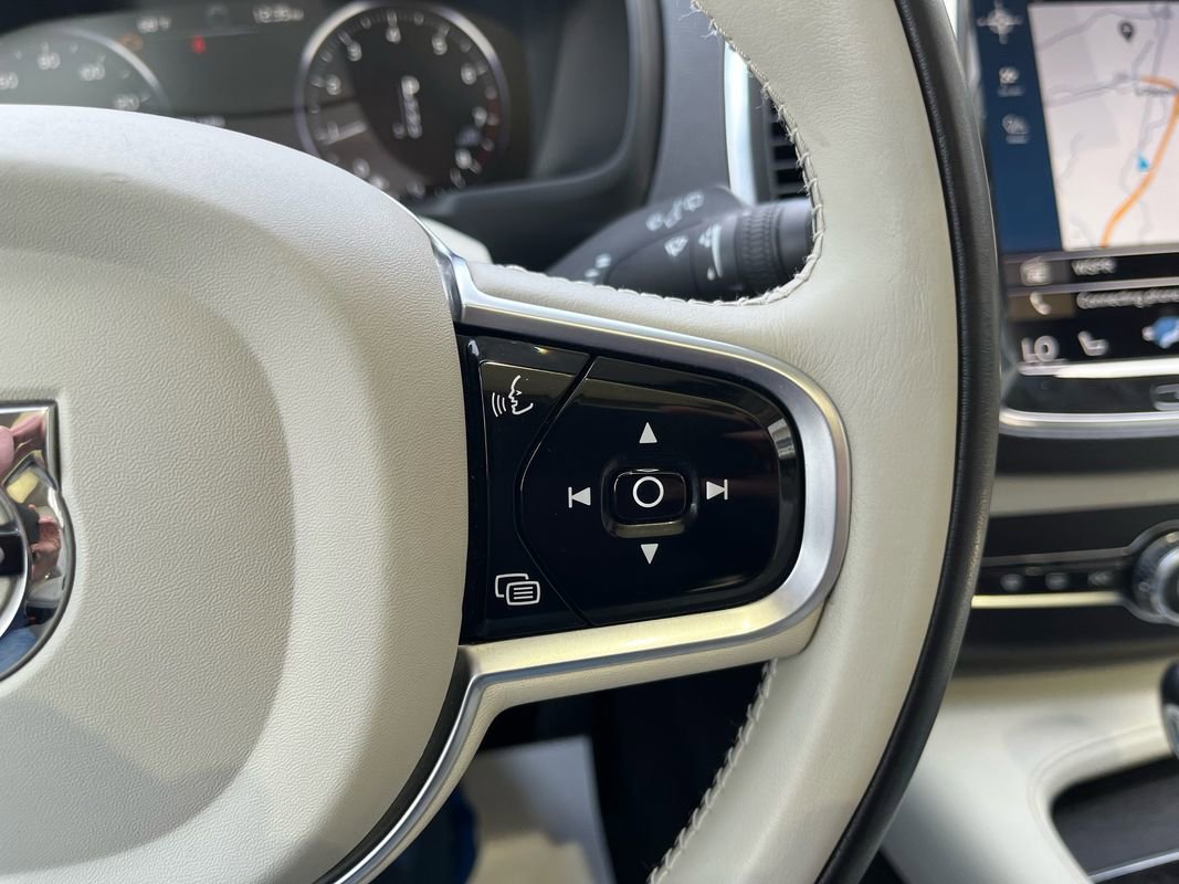 Used 2020 Volvo XC90 T6 Momentum w/ Protection Package Premier image 15