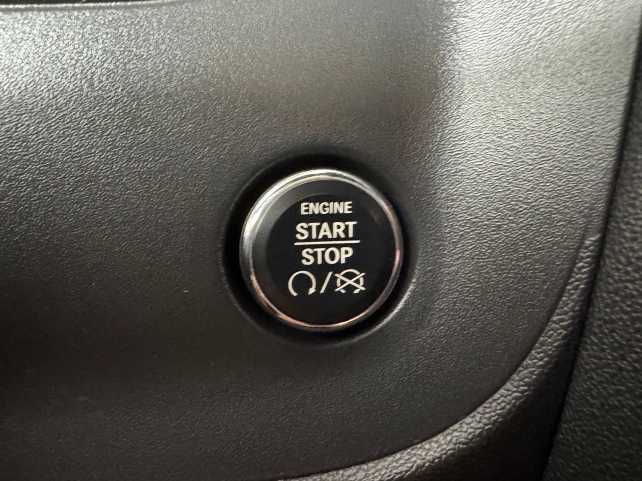 Used 2014 Dodge Challenger R/T RWD image 19