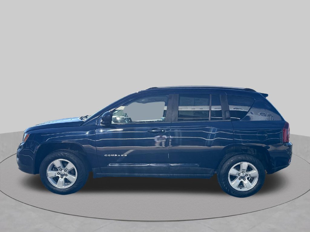 Used 2017 Jeep Compass Latitude FWD image 4