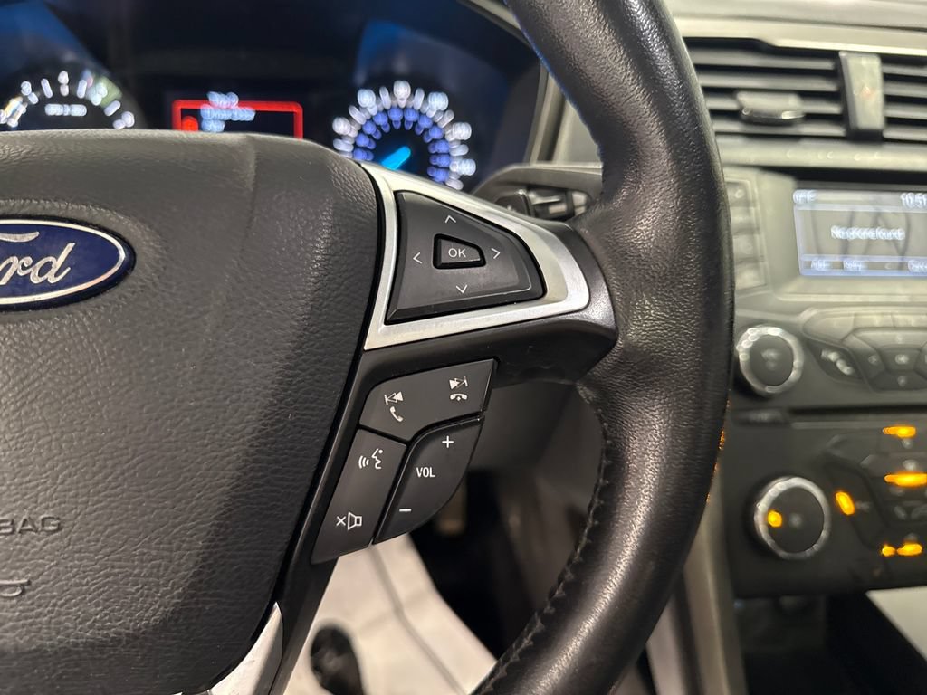 Used 2017 Ford Fusion SE FWD image 5