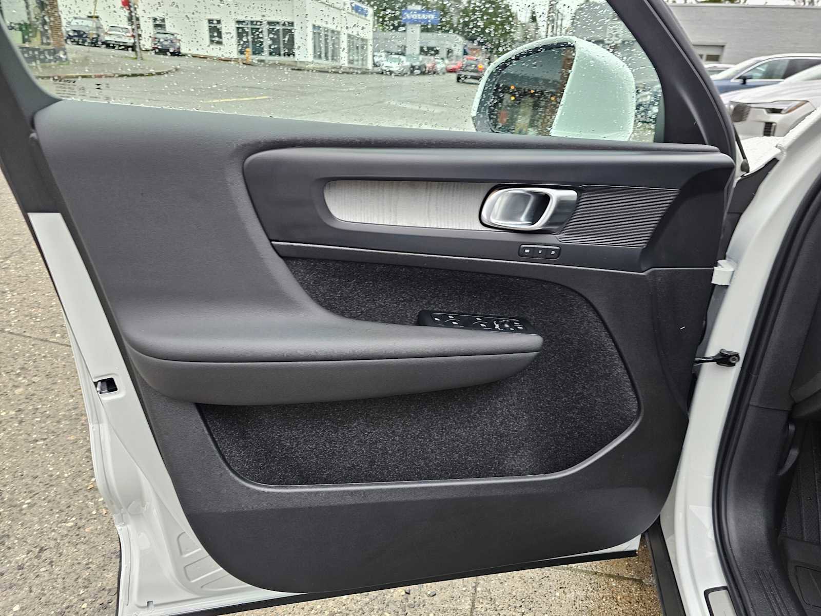 New 2025 Volvo XC40 B5 Core w/ Protection Package Premier image 24