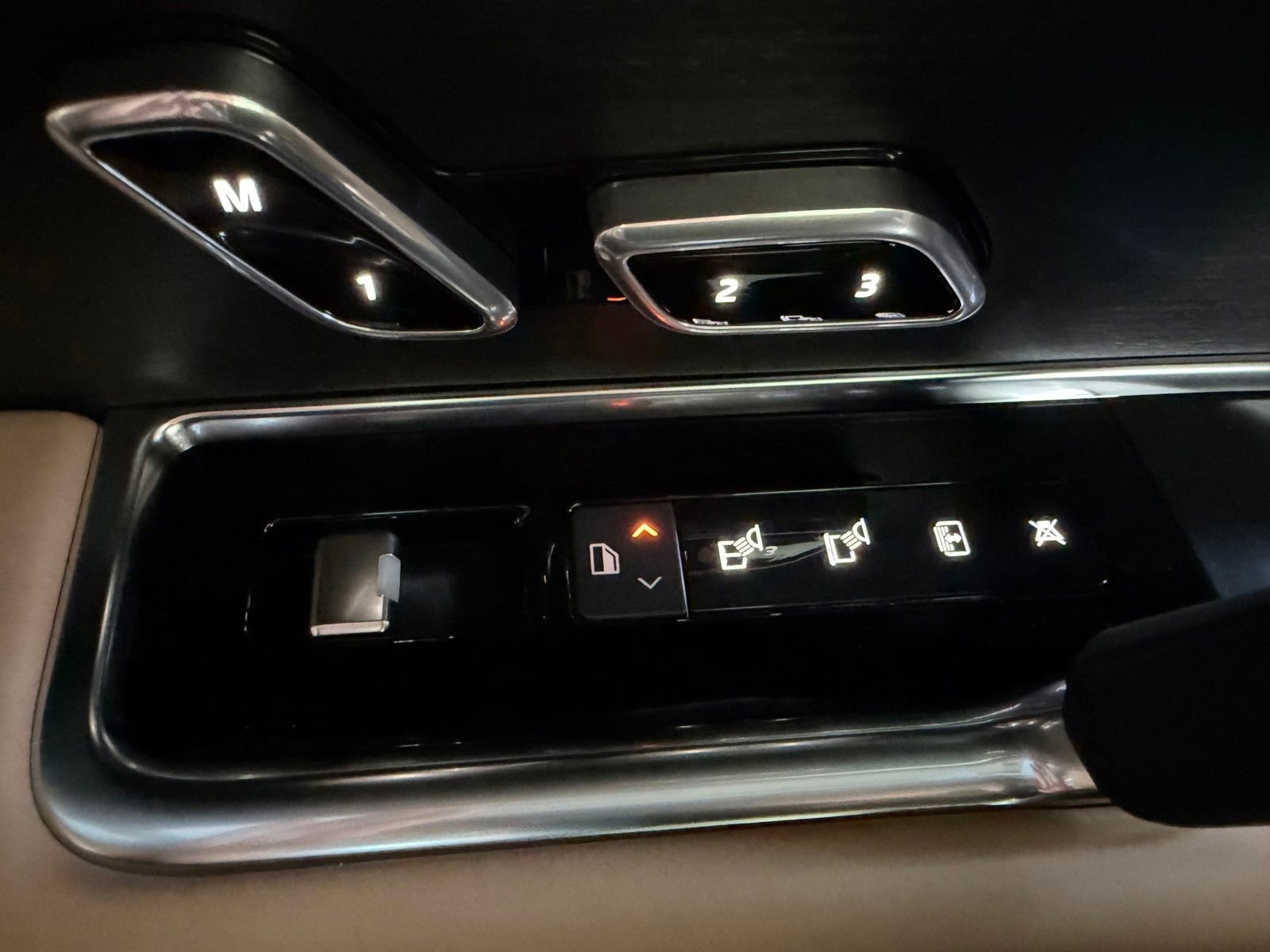 New 2026 Land Rover Range Rover Long Wheelbase SE image 27