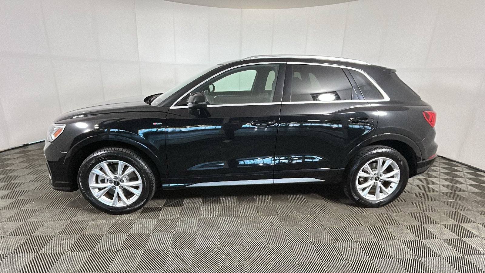 Used 2025 Audi Q3 2.0T Premium AWD/4WD image 5