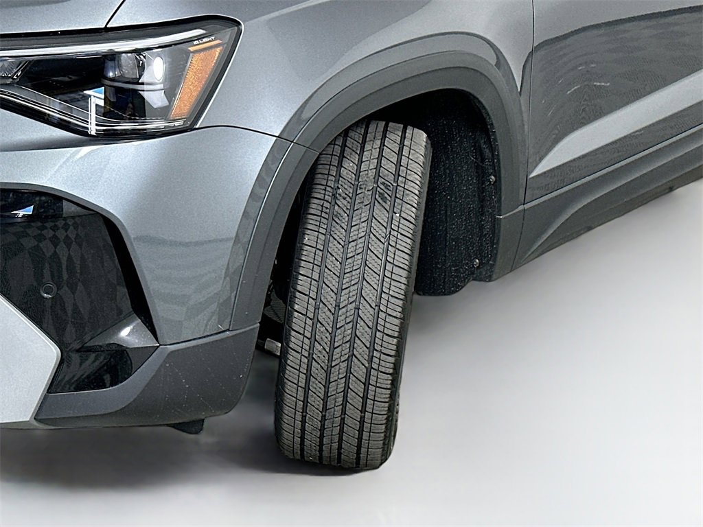 New 2025 Volkswagen Taos SE image 25