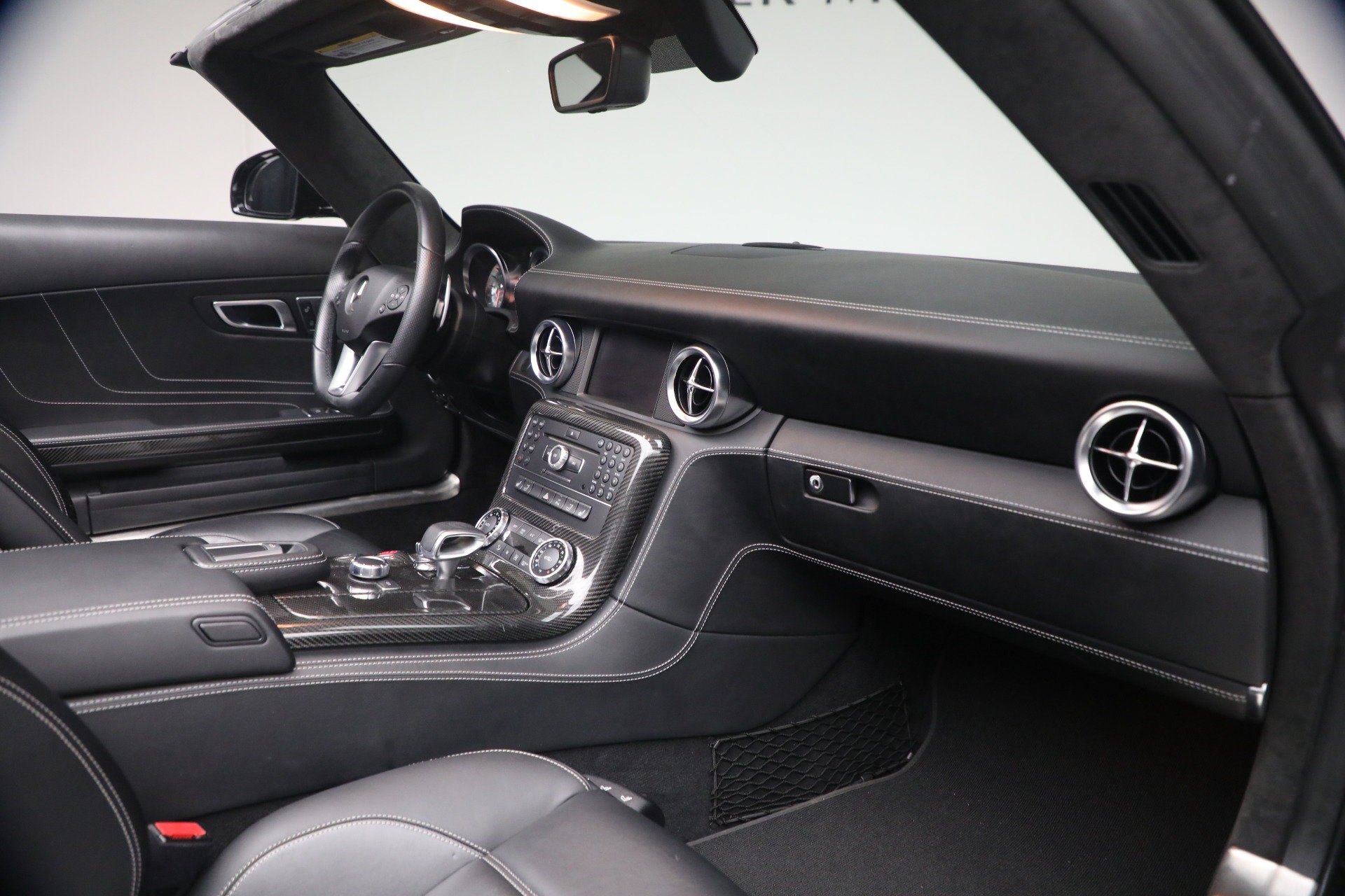 Used 2012 Mercedes-Benz SLS AMG Roadster image 18