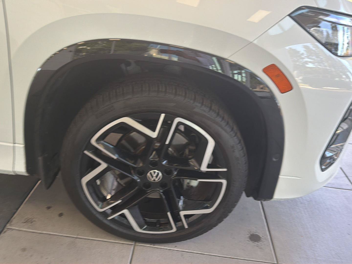 New 2025 Volkswagen Tiguan SEL R-Line AWD/4WD image 11