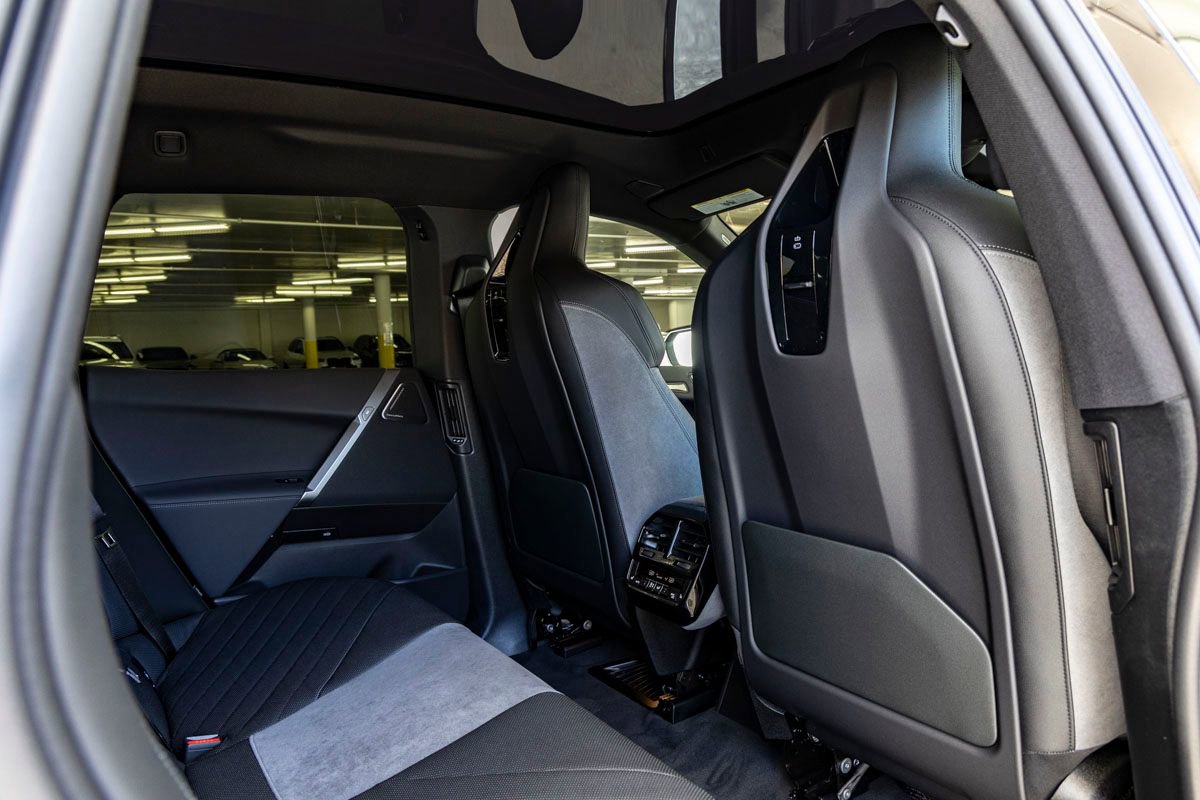 New 2026 BMW iX M70 image 27