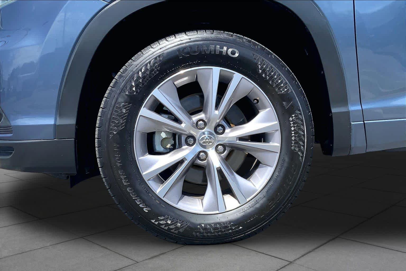 Used 2015 Toyota Highlander XLE FWD image 10