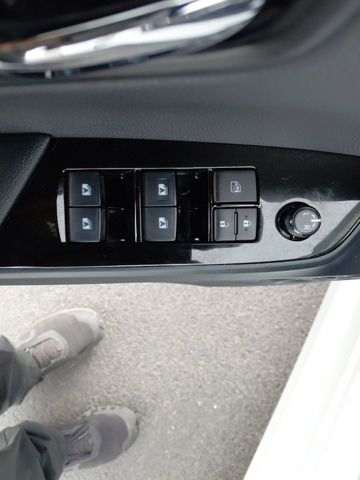 Certified 2018 Toyota Prius Two w/ Prius Two Safety Plus Package FWD image 14