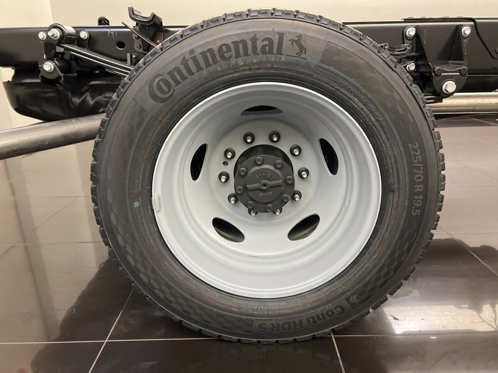 New 2025 Ford F550 4x4 Regular Cab Super Duty image 7