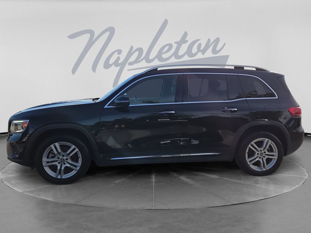 Used 2023 Mercedes-Benz GLB 250 4MATIC w/ Premium Package image 4