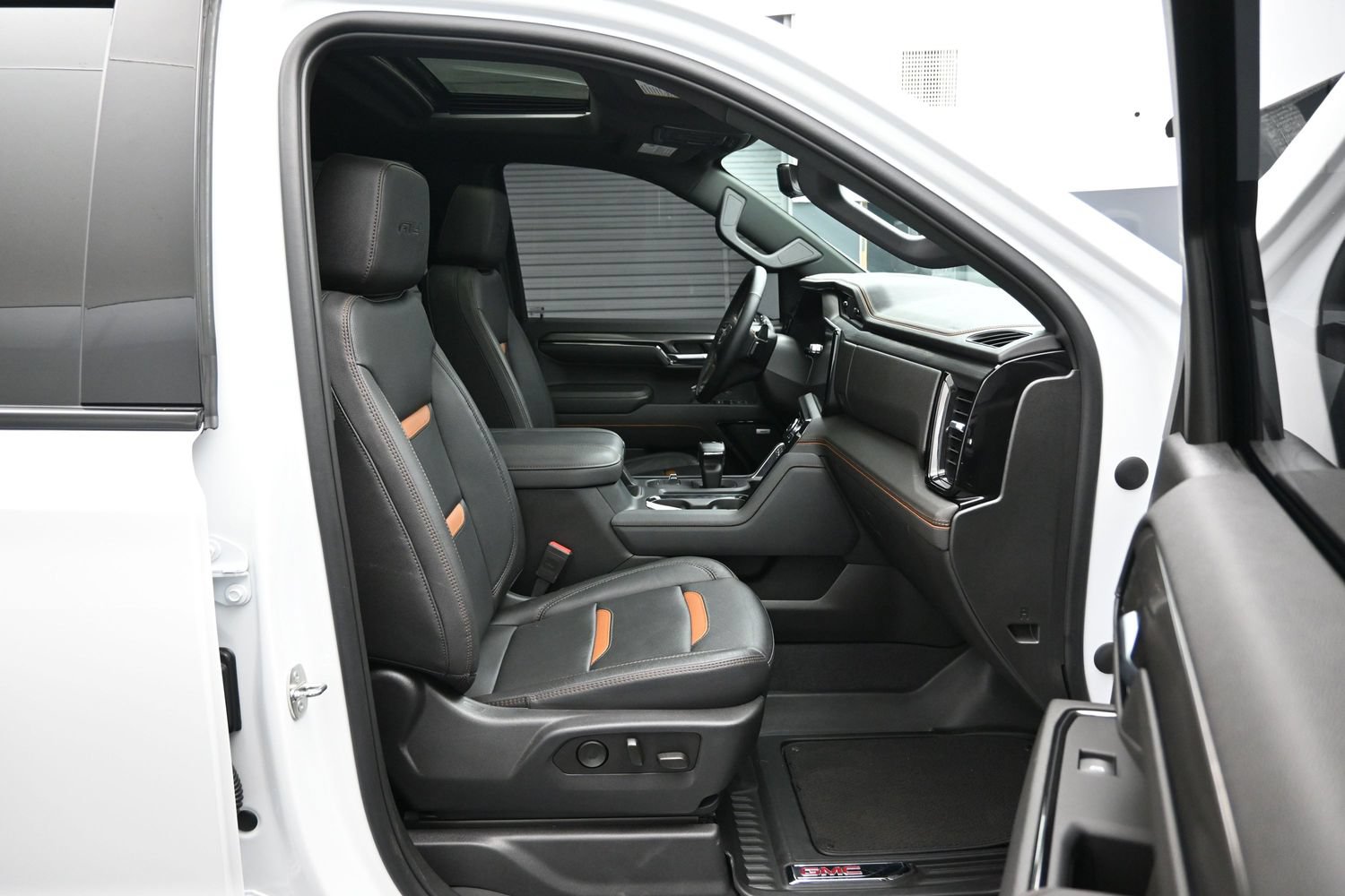 Used 2023 GMC Sierra 1500 AT4 w/ Technology Package AWD/4WD image 13