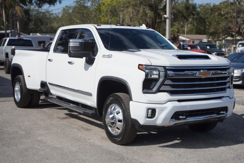 Used 2024 Chevrolet Silverado 3500 High Country w/ Technology Package image 10