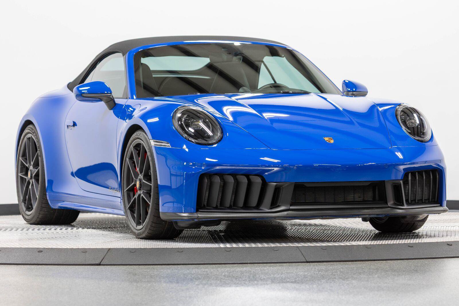 Used 2026 Porsche 911 Carrera 4 GTS AWD/4WD image 2