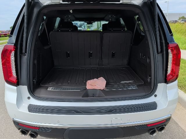 Used 2024 GMC Yukon XL Denali w/ Denali Reserve Package AWD/4WD image 12