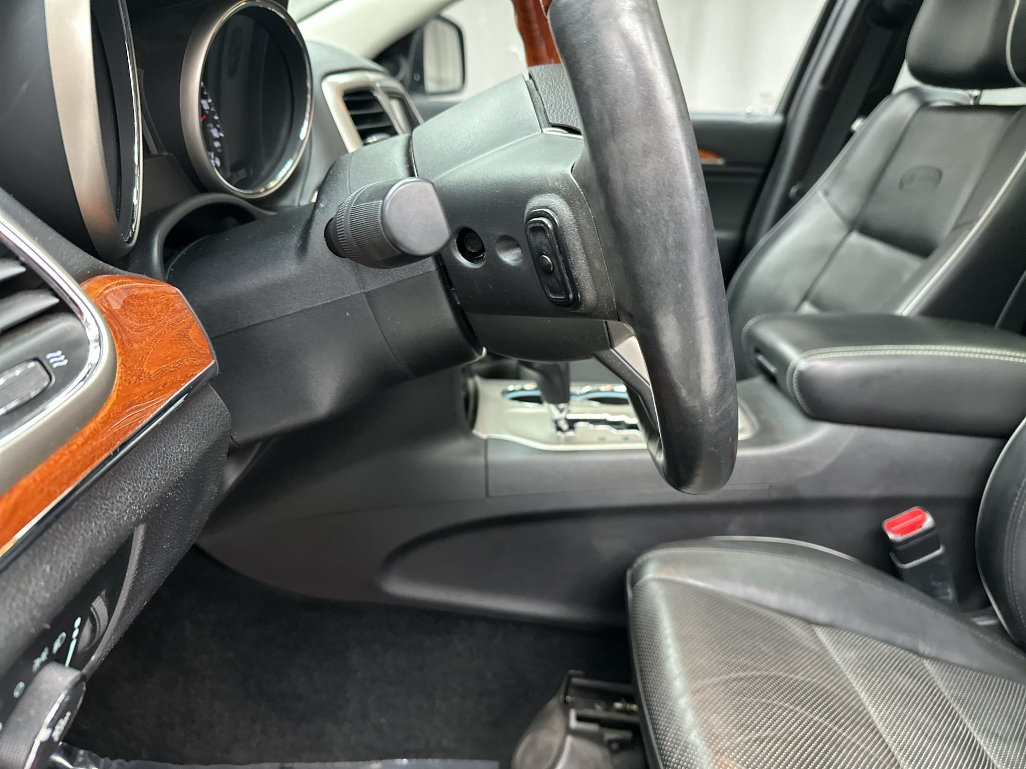 Used 2013 Jeep Grand Cherokee Overland AWD/4WD image 4