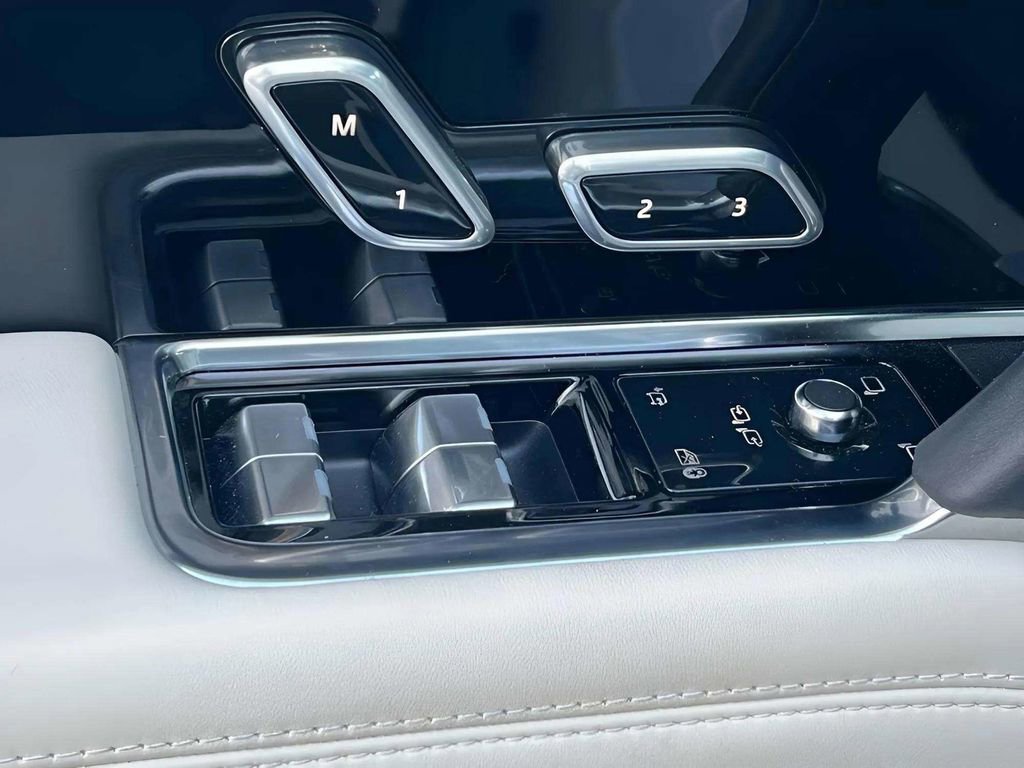 Used 2023 Land Rover Range Rover SE image 20