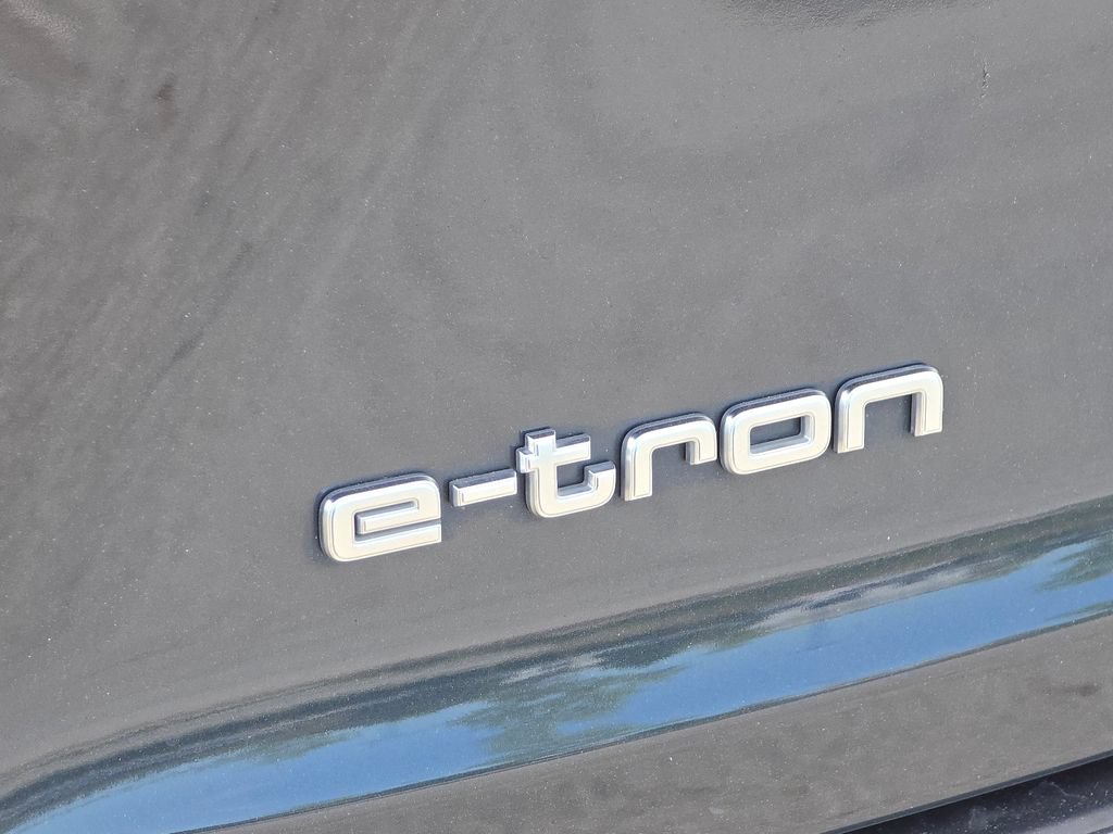 Used 2023 Audi e-tron Premium Plus w/ Premium Plus Package AWD/4WD image 6
