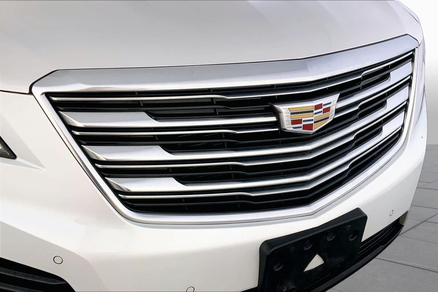 Used 2017 Cadillac XT5 Luxury w/ Driver Awareness Package AWD/4WD image 32
