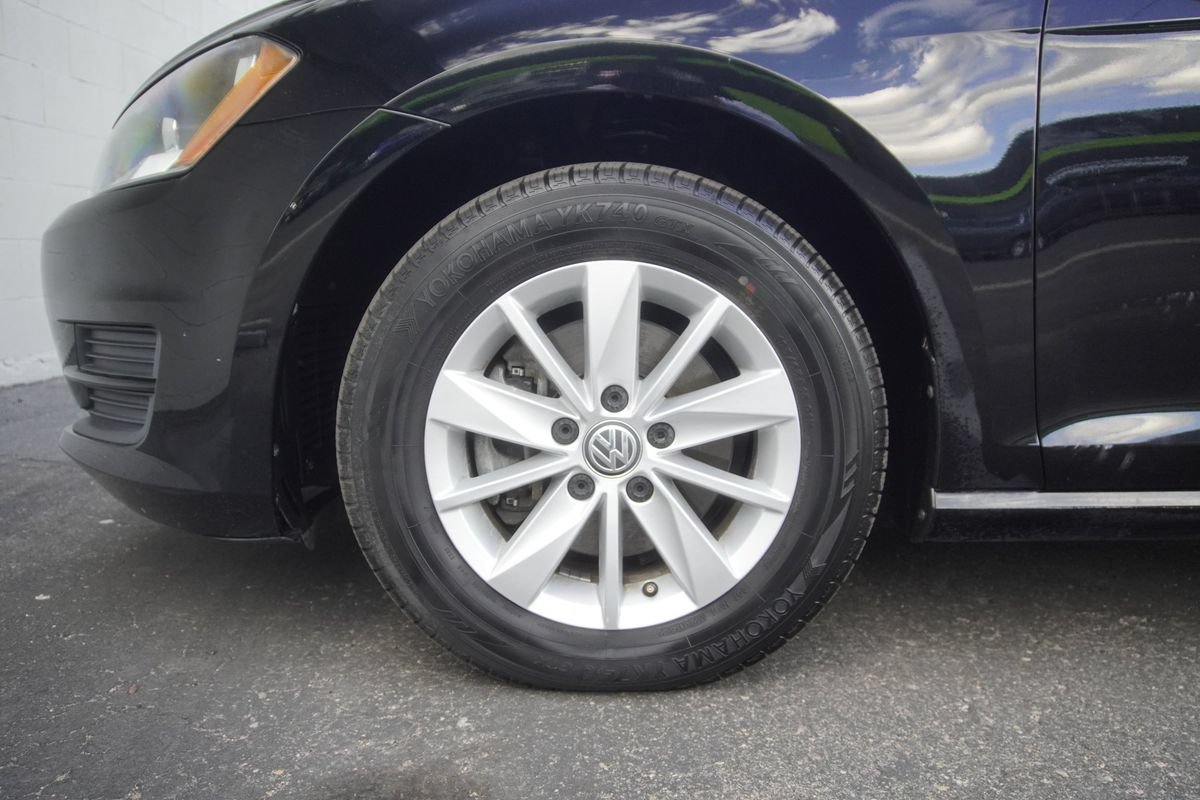 Used 2016 Volkswagen Golf S FWD image 23