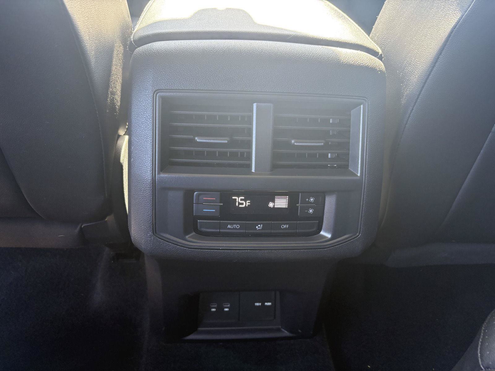 Certified 2022 Volkswagen Atlas SEL R-Line AWD/4WD image 8