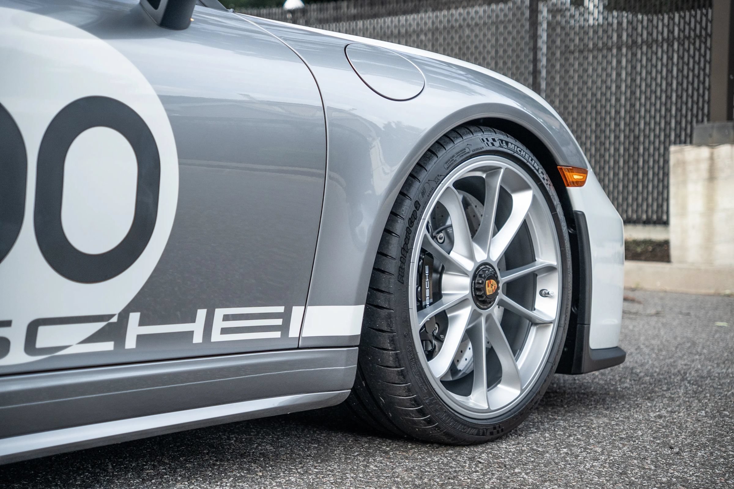 Used 2019 Porsche 911 Speedster RWD image 17