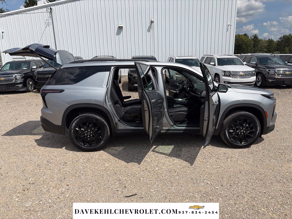 Used 2026 Chevrolet Traverse LT w/ Midnight/Sport Edition AWD/4WD image 31