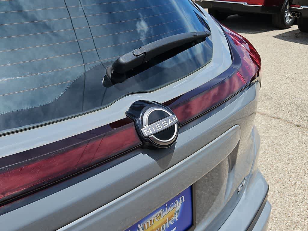 Used 2023 Nissan Kicks SV FWD image 11