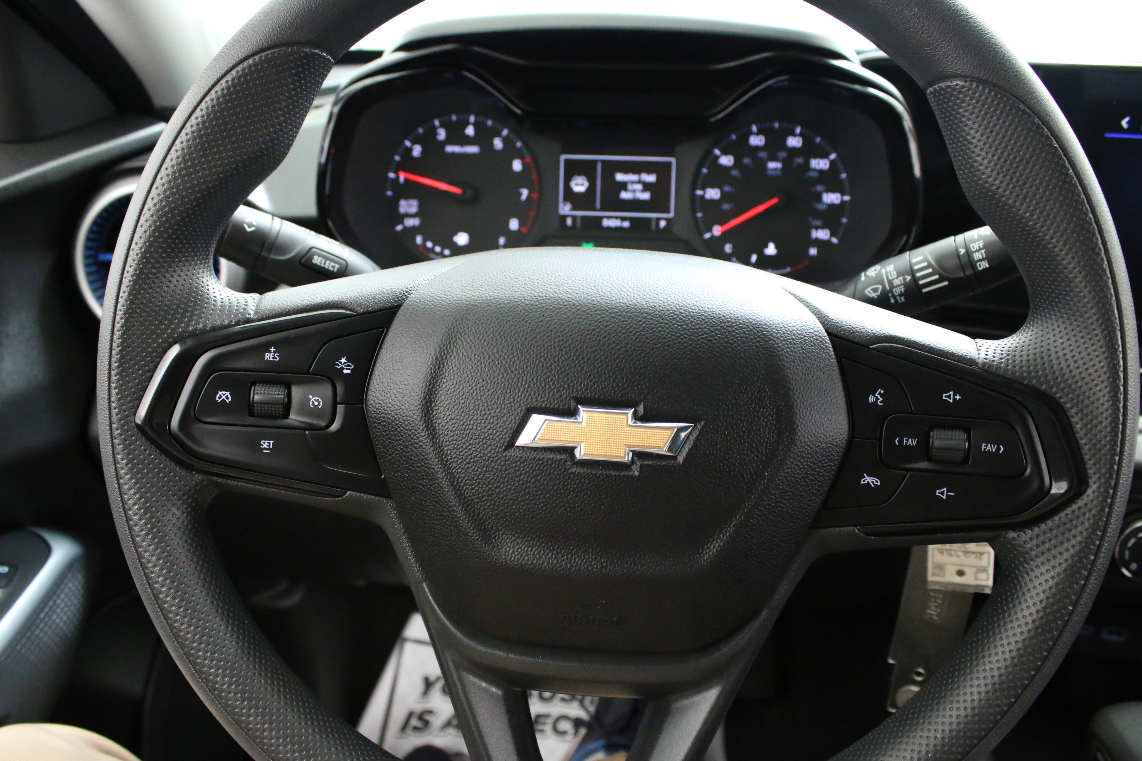 Certified 2025 Chevrolet Trax LS FWD image 13
