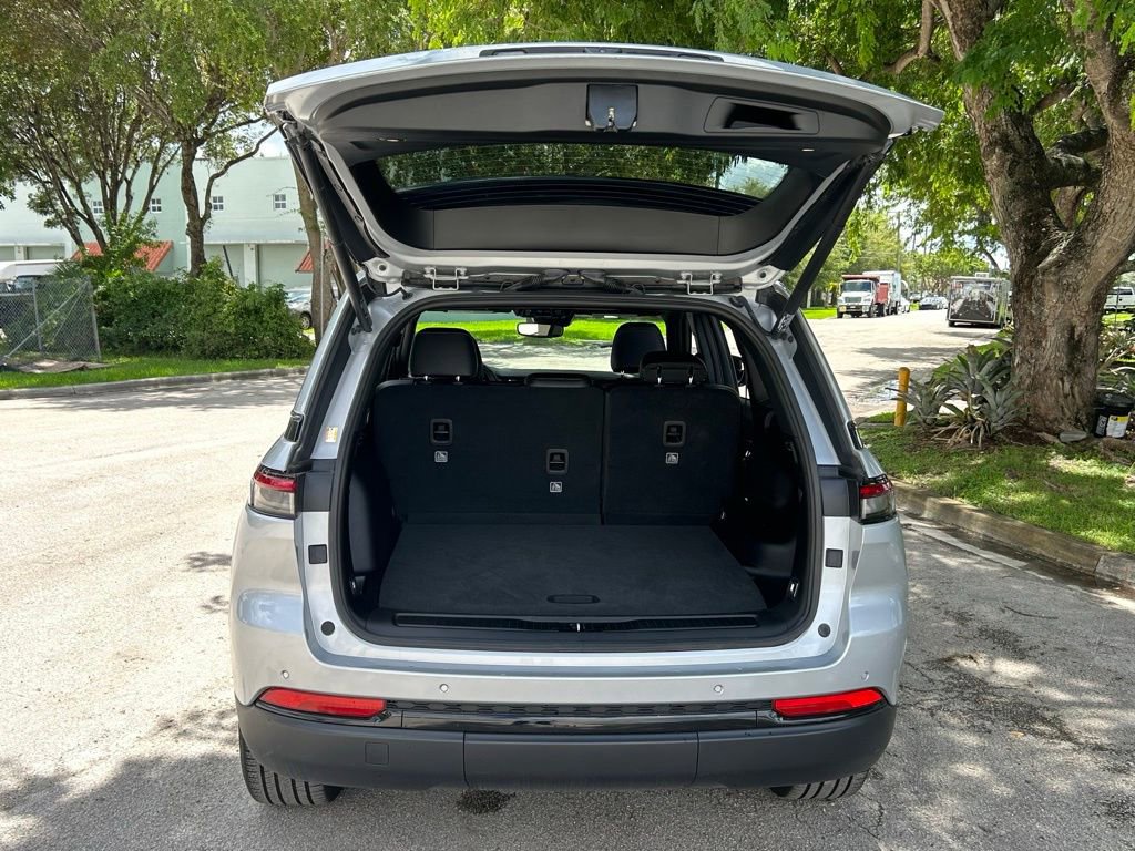 Certified 2024 Jeep Grand Cherokee Limited w/ Black Appearance Package image 42