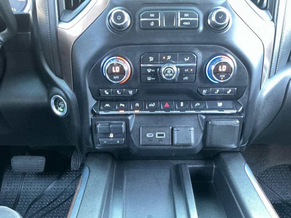 Used 2019 Chevrolet Silverado 1500 High Country w/ Technology Package AWD/4WD image 13