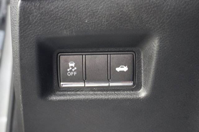 Used 2017 INFINITI Q60 3.0t w/ Cargo Package RWD image 34