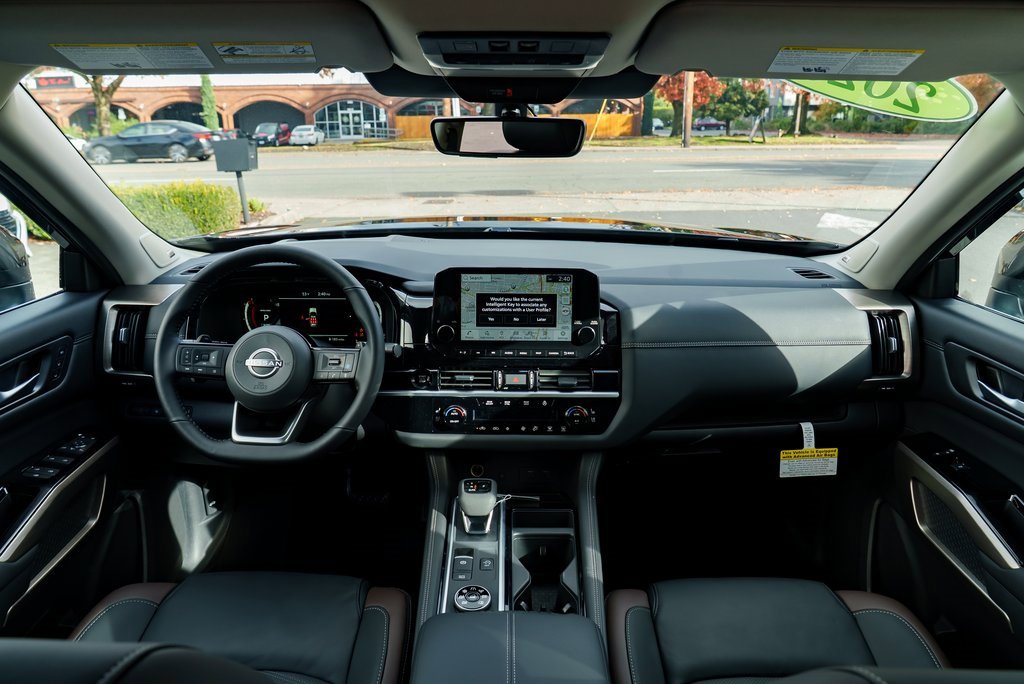 New 2025 Nissan Pathfinder Platinum image 8
