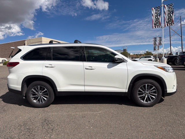 Used 2019 Toyota Highlander XLE w/ Carpet Mat Package (TMS) AWD/4WD image 4