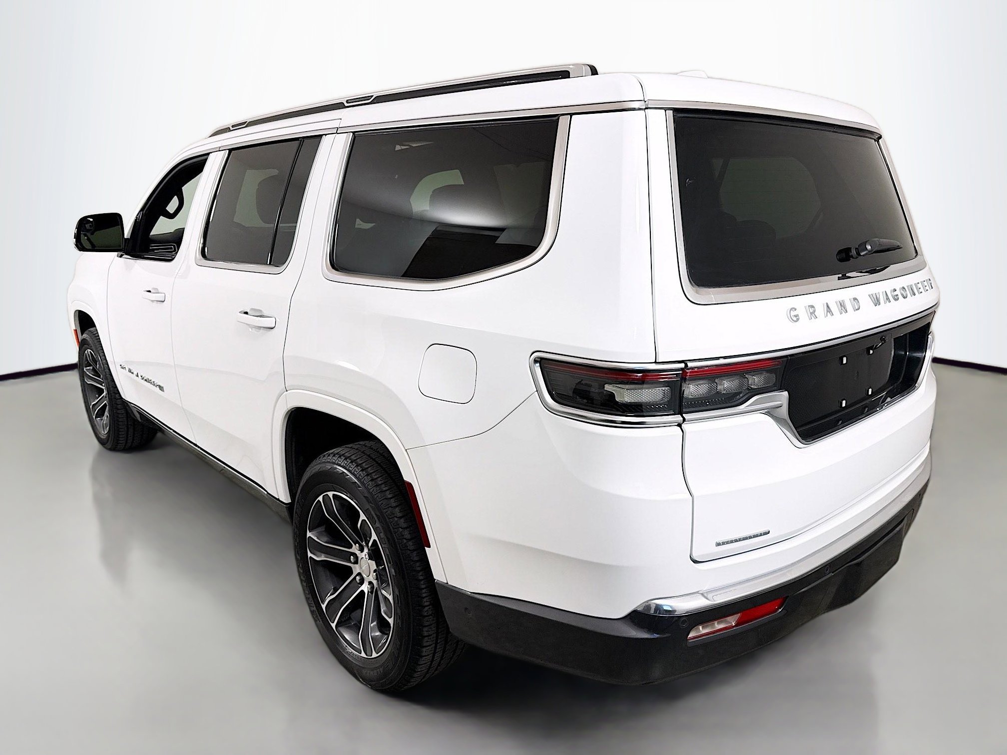 Used 2022 Jeep Grand Wagoneer Series I image 5