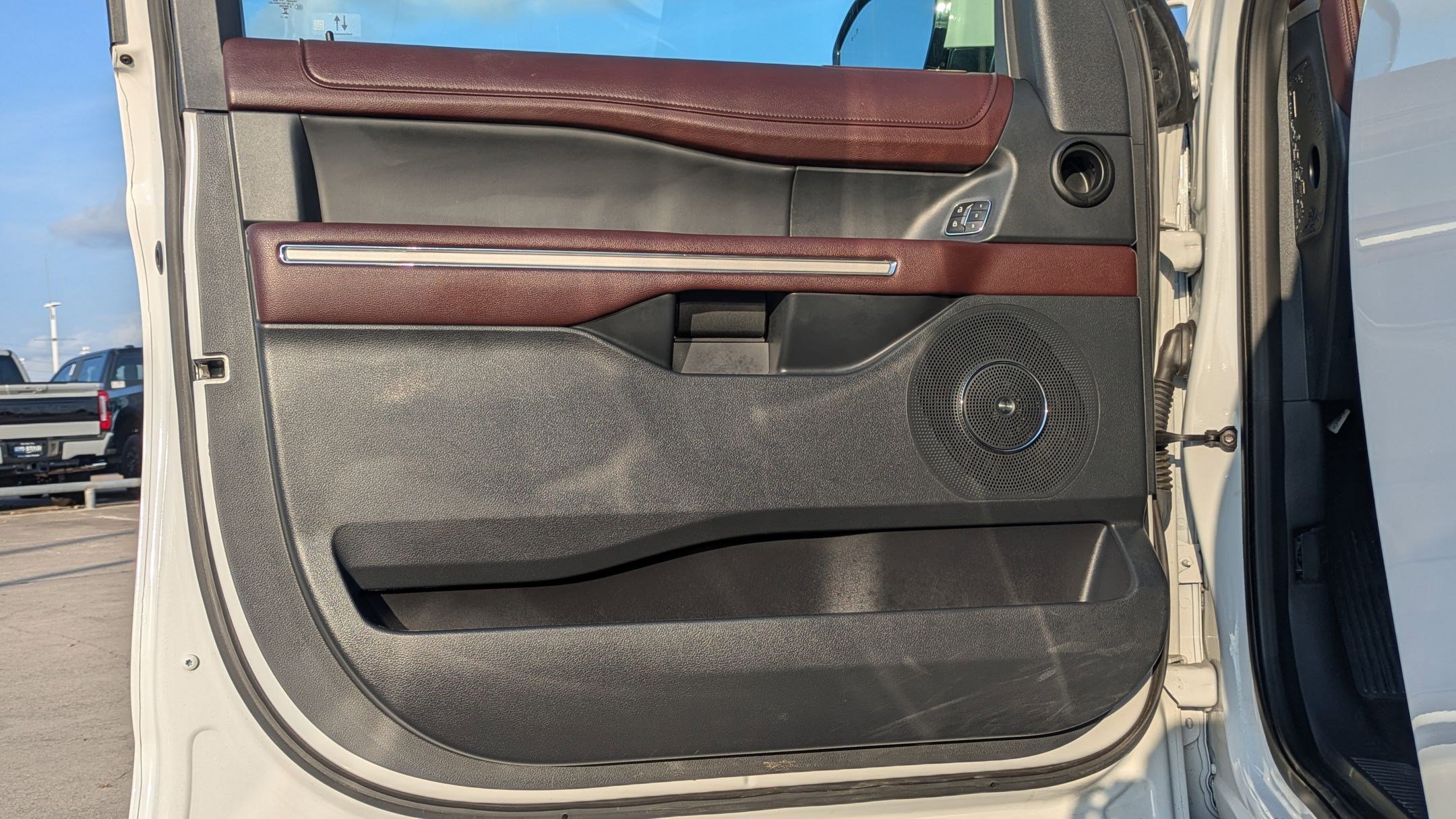 Used 2024 Ford Expedition Limited image 13