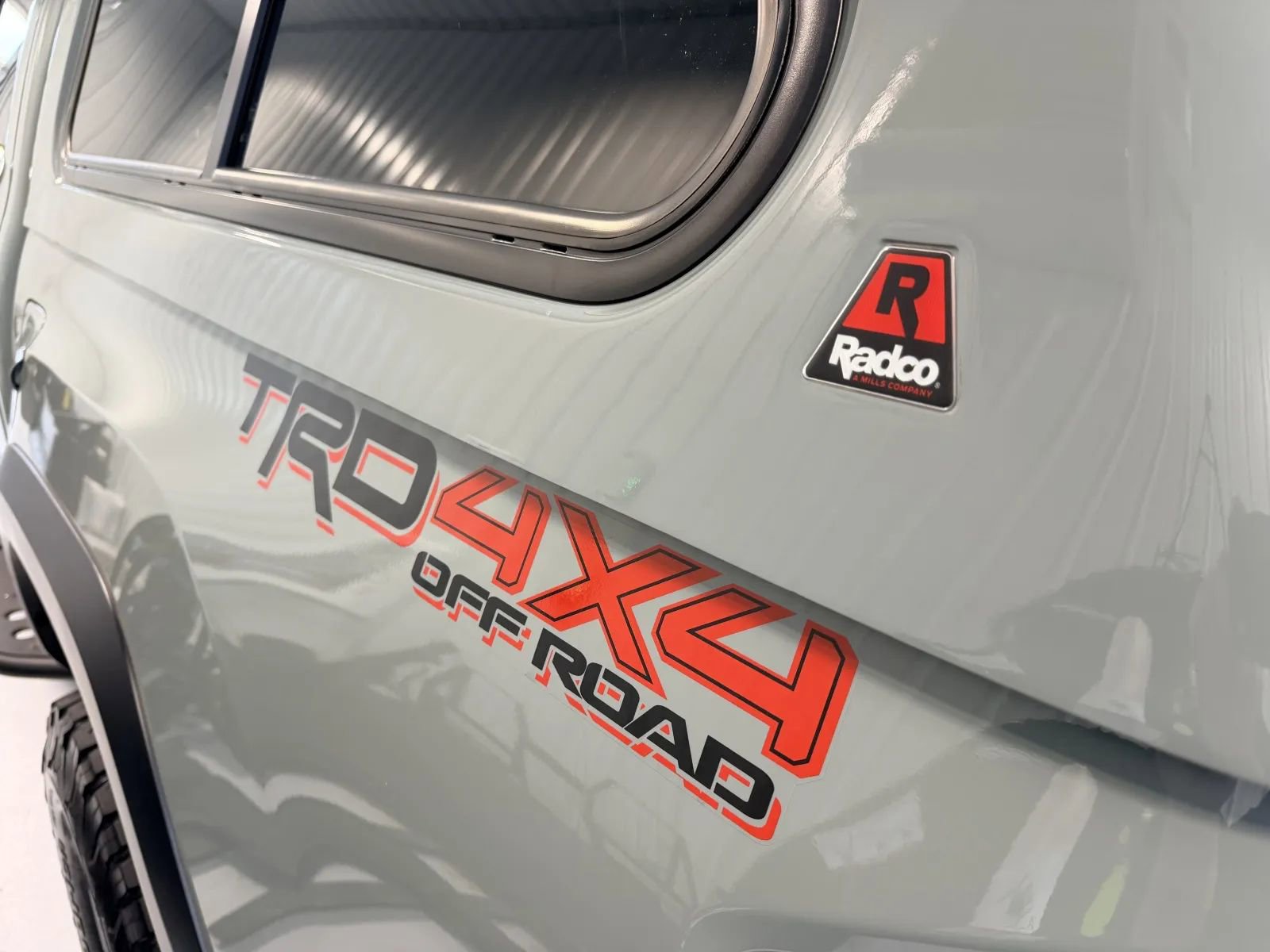 Used 2023 Toyota Tacoma TRD Off-Road w/ TRD Premium Off Road Package AWD/4WD image 8