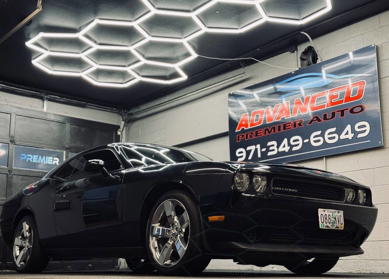 Used 2013 Dodge Challenger SXT image 1