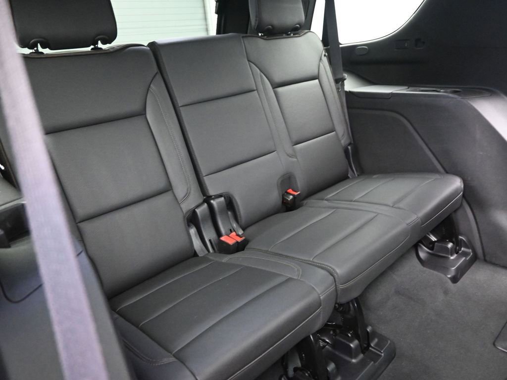 Used 2024 Chevrolet Tahoe High Country AWD/4WD image 17